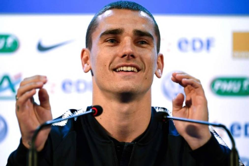 'Lo siento de verdad. Sé que hay mucha expectación, pero no voy a dar hoy mi decisión', declaró el atacante de Francia y del Atlético de Madrid, Antoine Griezmann, por el que se ha interesado el Barcelona y que todavía no aclaró en qué club jugará el próximo curso. Foto AFP