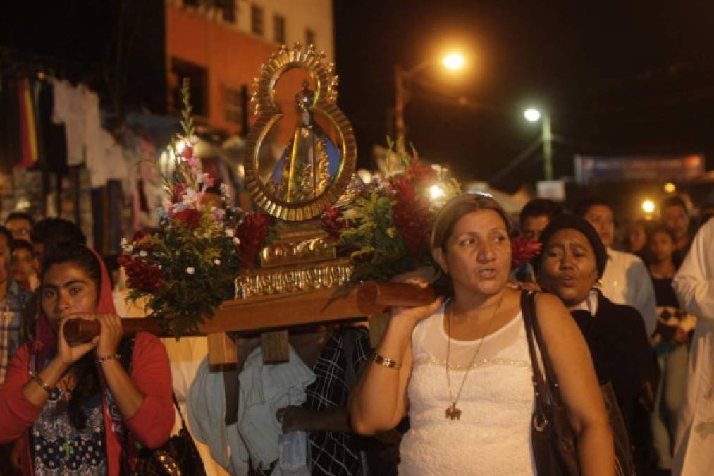 La alborada de la Virgen de Suyapa comenzó a las 10:00 de la noche.