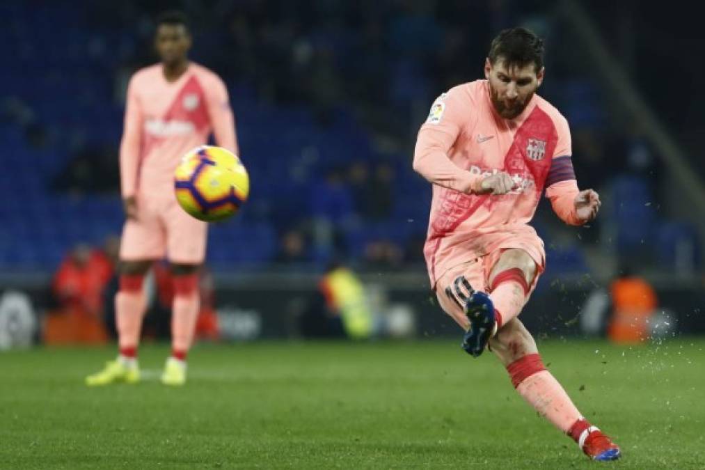 Otro tiro libre y otro golazo de Messi contra el Espanyol. Doblete.