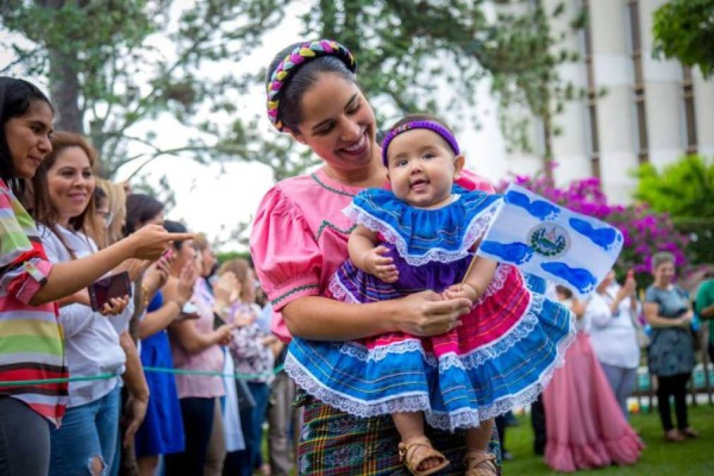 Y la esposa de Nayib promete seguir rompiendo esquemas durante el mandato de su esposo en beneficio de la población salvadoreña.