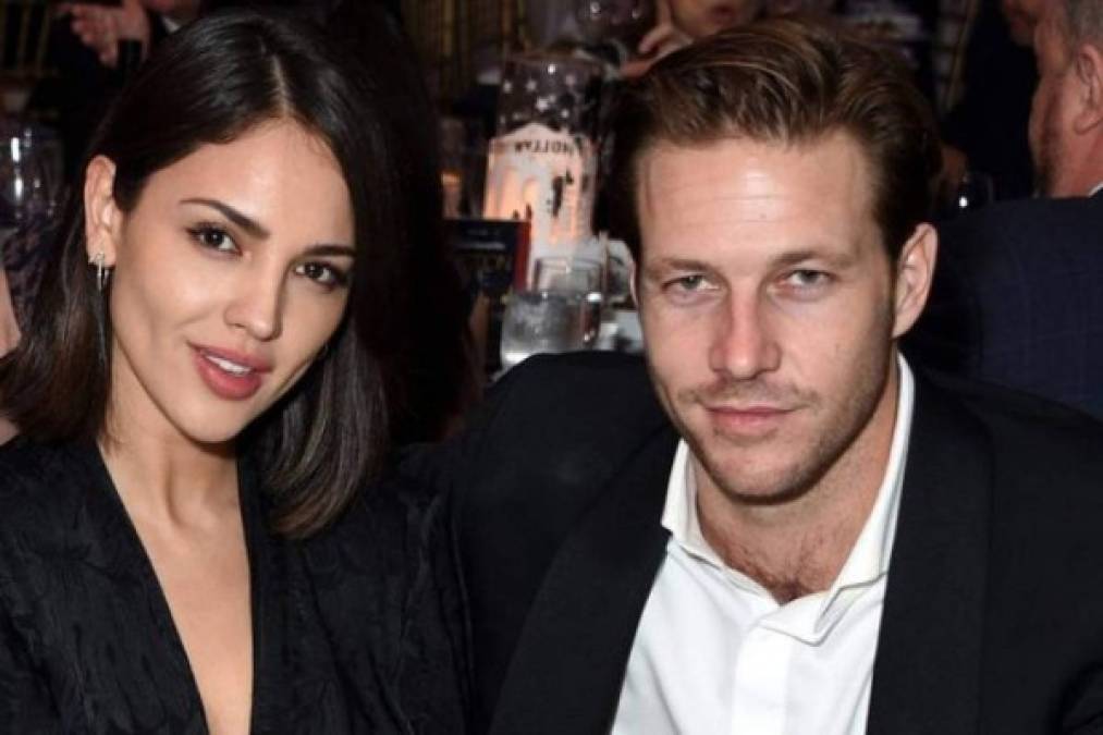 A finales de septiembre de 2019 a Eiza González se le vinculó con el actor Luke Bracey. Ella reveló el romance al compartir una fotografía de ambos en su cuenta de Instagram, además de que fueron juntos a una fiesta de Ralph Lauren en Nueva York.