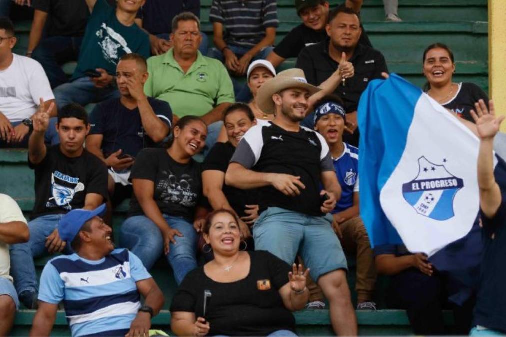 Desde temprano comenzaron a llegar aficionados del Honduras Progreso para llenar al Micheletti.