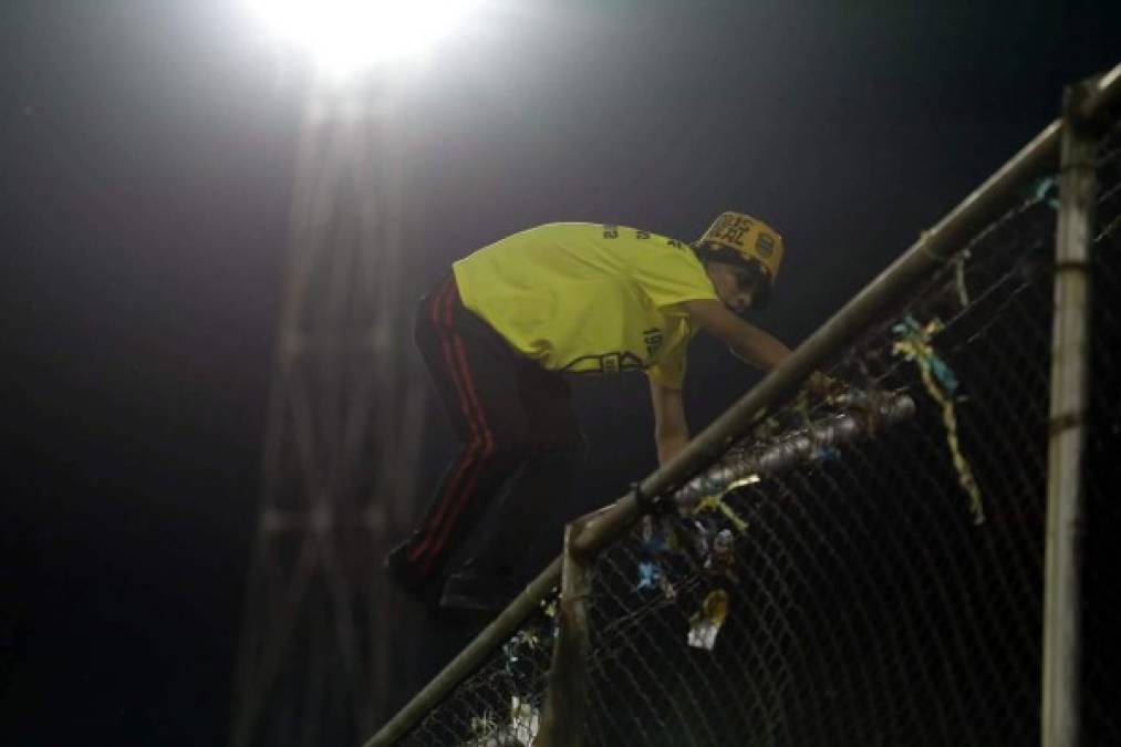 Un hincha del Real España pone en peligro su vida con esto que hace.