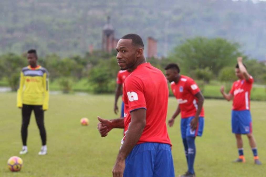 La UPN de Salomón Nazar está cerca de volver a tener al delantero Jairo Róchez en su equipo. El atacante volvió al Olimpia, club dueño de su ficha, pero regresaría a préstamo a los Lobos.