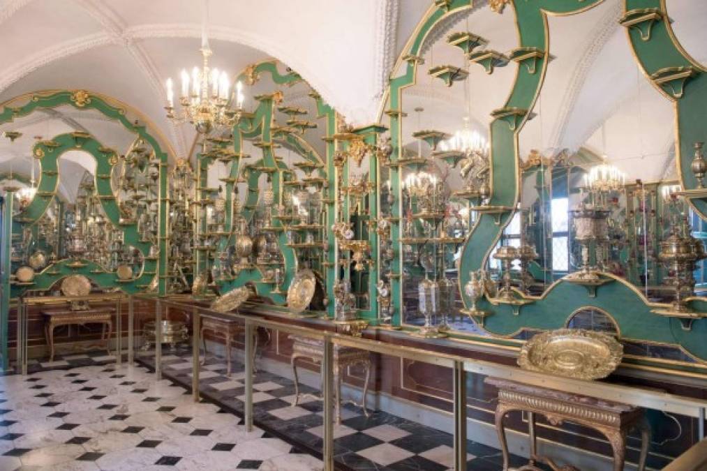 El palacio es el sitio donde el príncipe de Dresde y rey de Polonia Augusto II 'el Fuerte' (1670-1733) reunió sus colecciones.
