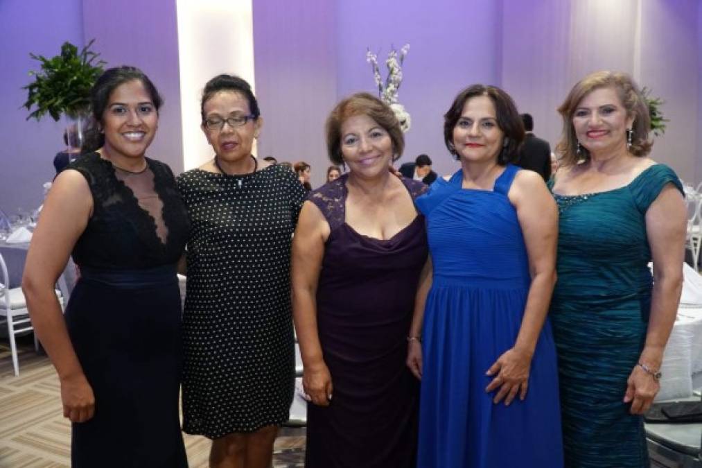 Heidi Pospieszny, Luisa Zambrano, Juanita Fernández, Julia Rodríguez y Marlene Nassar.