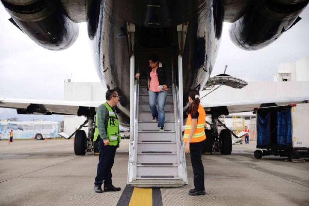 Los retornados fueron recibidos en el aeropuerto de San Pedro Sula, 180 km al norte de la capital.