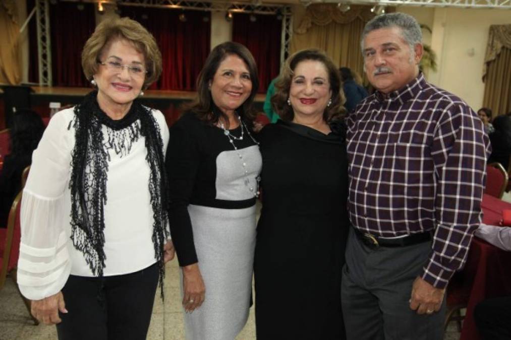 Martha Garza, Vilma Karow, Suyapa y Basilio Fuschich.