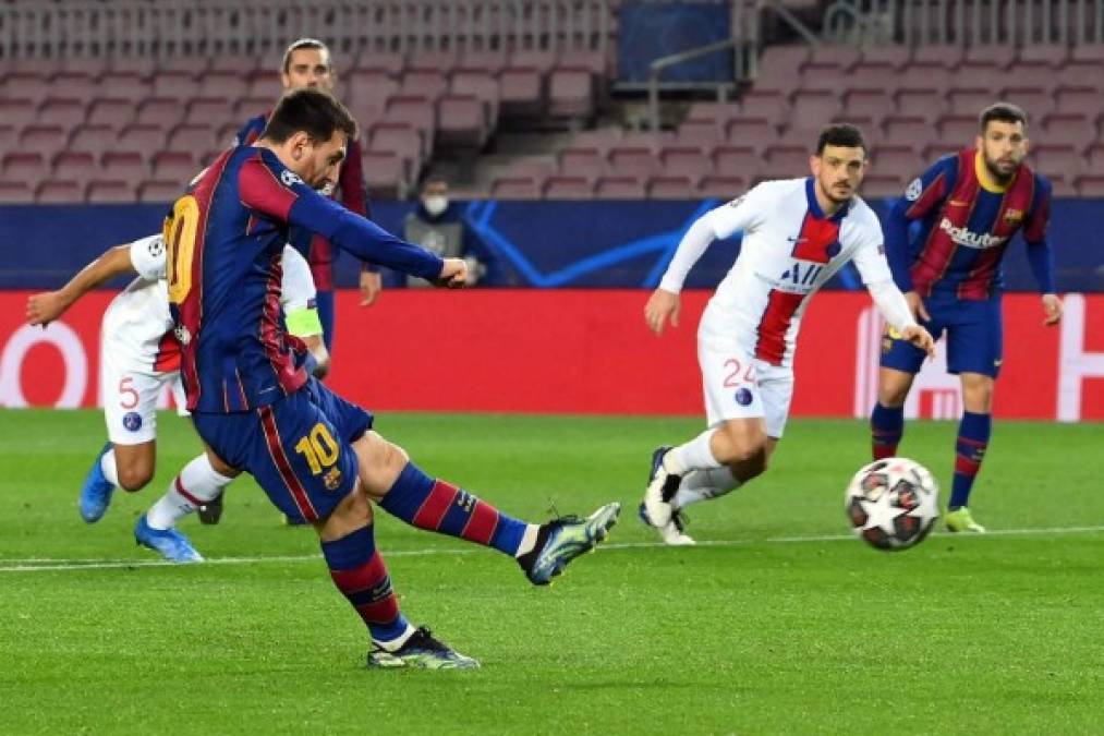 El lanzamiento de penal de Lionel Messi para abrir el marcador 1-0.