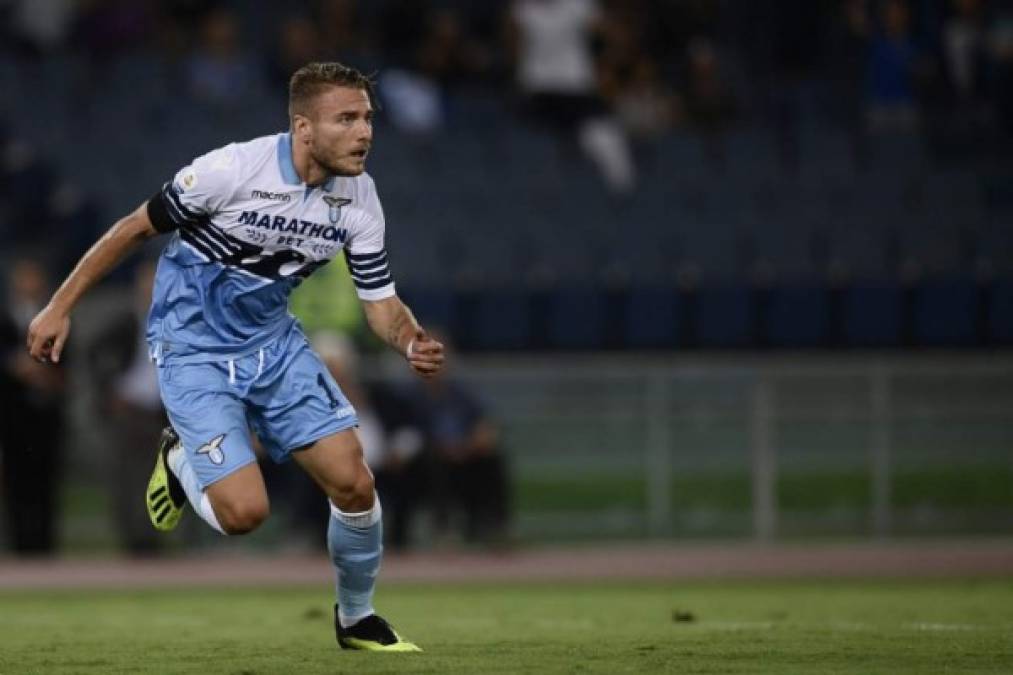 La Gazzetta dello Sport apunta que en semanas se puede oficializar la renovación del contrato de Ciro Immobile como jugador de la Lazio. Pasará a ganar 3'2 millones de euros por temporada, por los 2'5 millones actuales. Firmará hasta 2023.