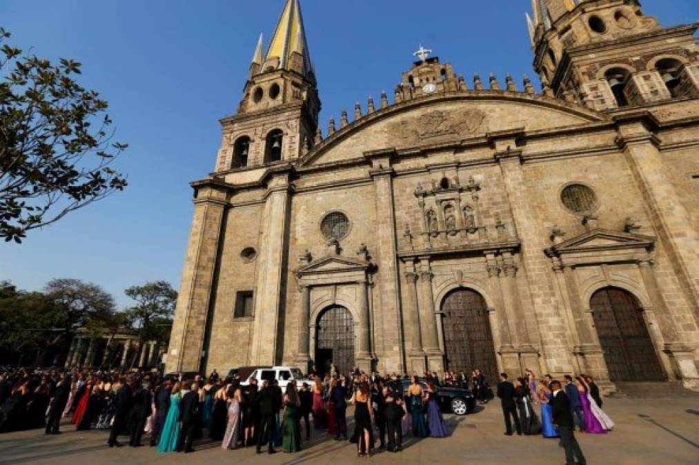 El matrimonio religioso se celebró en una ceremonia privada en la Catedral de Guadalajara.