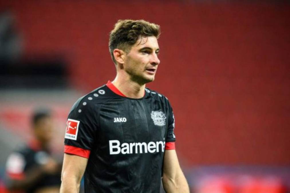 A LA CARGA | El Real Betis buscará el fichaje del argentino Lucas Alario, delantero del Bayer Leverkusen. El ex River Plate fue buscado hace dos veranos por el equipo sevillano, pero finalmente fichó a Borja Iglesias. Su agente ha reconocido el interés.