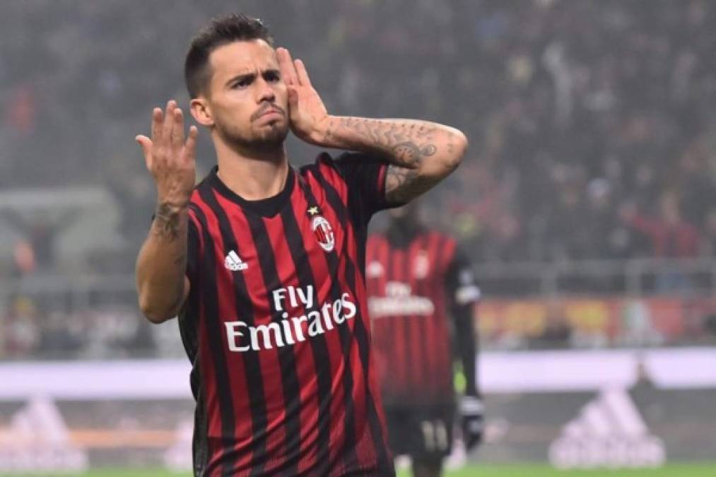 AC Milan's forward from Spain Suso celebrates after scoring during the Italian Serie A football match AC Milan Vs Inter Milan on November 20, 2016 at the 'San Siro Stadium' in Milan. / AFP PHOTO / GIUSEPPE CACACE