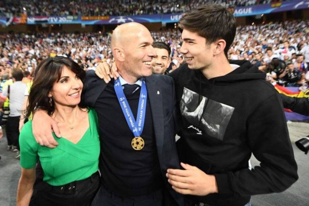 Zinedine Zidane junto a su esposa Veronique y su hijo Theo. Foto AFP