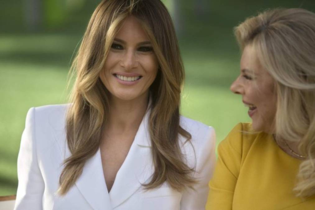 La primera dama israelí, Sara Netanyahu le dio aliento a Melania al decirle: 'Los medios nos odian, pero el pueblo nos ama'.