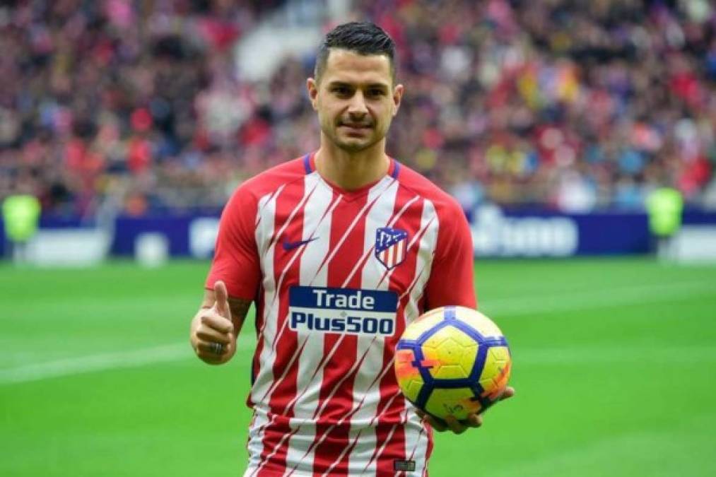 El Villarreal medita el fichaje de Vitolo Machín. El submarino amarillo estudia la posibilidad de hacerse con los servicios del canario de cara a la próxima temporada. La operación no es sencilla, ya que el club rojiblanco quiere amortizar los 36 millones de euros que pagó por Vitolo. Además, el jugador tiene contrato en vigor hasta 2022.