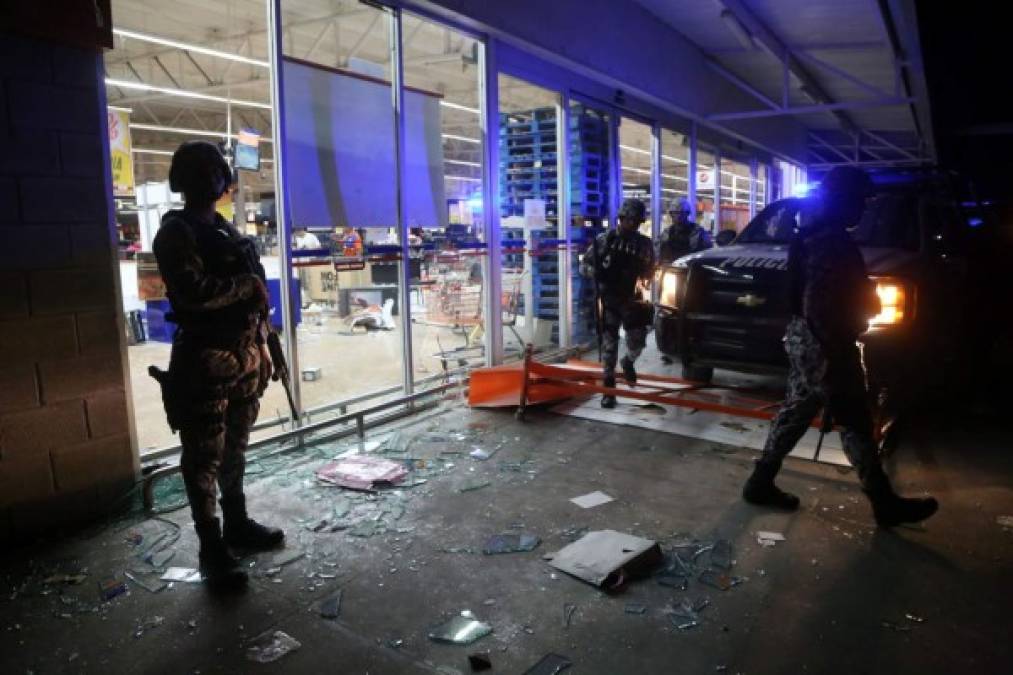 Varios agentes federales y del Ejército fueron desplegados en las ciudades mexicanas afectadas por los saqueos y las protestas.