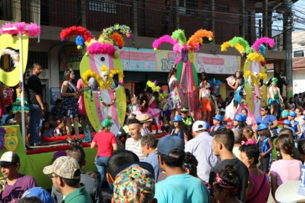 Ambiente de fiesta en El Progreso, ciudad fundada el 19 de octubre de 1892.