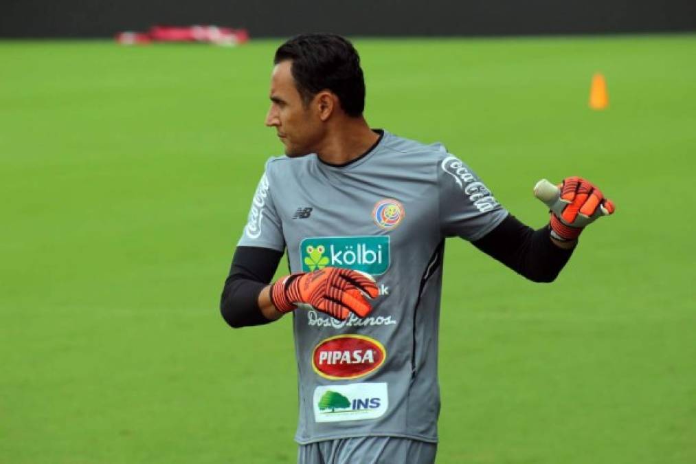 Tras un breve calentamiento, los primeros ejercicios asignados por Conejo se quedaron cortos para Keylor, que está acostumbrado a entrenar al máximo nivel con el Real Madrid.