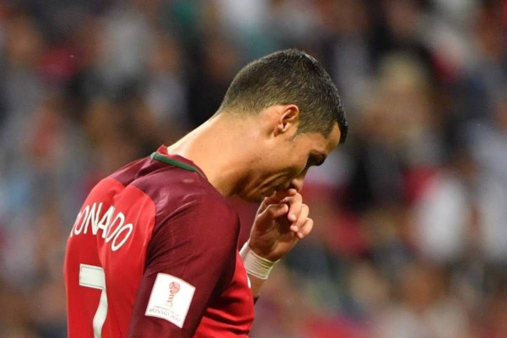 Portugal's forward Cristiano Ronaldo reacts during the 2017 Confederations Cup semi-final football match between Portugal and Chile at the Kazan Arena in Kazan on June 28, 2017. / AFP PHOTO / Yuri CORTEZ