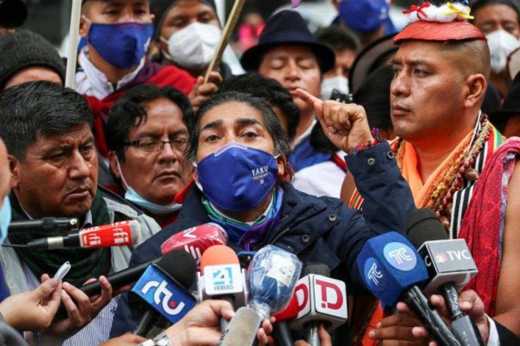 Pertenece al milenario pueblo kañari, que habita en el sur andino de Ecuador, donde emergió como líder indígena.