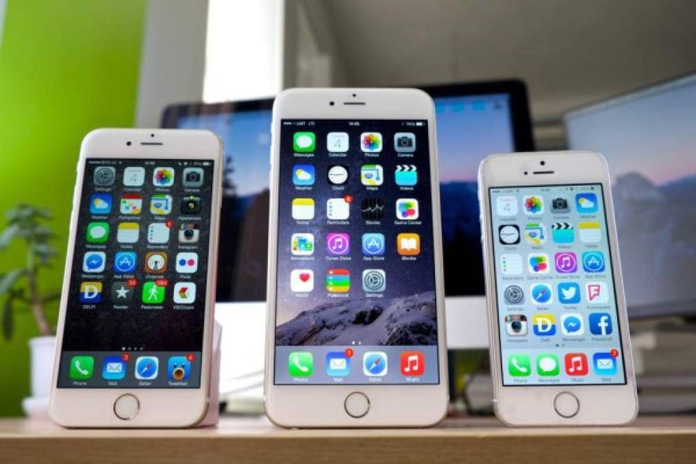 El consejero delegado del gigante tecnológico Apple, Tim Cook, anunció hoy que la empresa ha superado ya la marca de mil millones de iPhone vendidos en todo el mundo desde la salida al mercado del teléfono inteligente en 2007. 'iPhone se ha convertido en uno de los más importantes y más exitosos productos de la historia. Es ahora algo más que un compañero constante', explicó Cook en un comunicado. Cook aseguró que la semana pasada se vendió el iPhone mil millones, algo que se da tras menos de diez años de este producto de electrónica de consumo en el mercado.