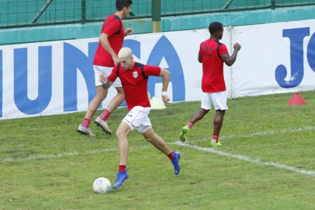 Por su parte en San Pedro Sula, el Marathón goleó 3-0 al Platense en el estreno como goleador de Ryduan Palermo, hijo del mítico Martín Palermo. El atacante de 24 años de edad lució este sorpresivo look y le vino bien.