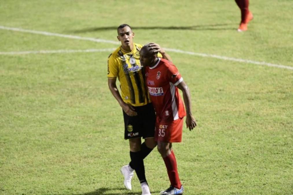 El experimentado mediocampista Wilson Palacios ingresó en la segunda parte pero no pudo evitar la goleada de la Real Sociedad.