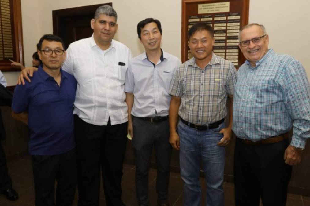 Daniel Choi, Edwin Cruz, Min Ho, David Lee y Melvin Fernández.