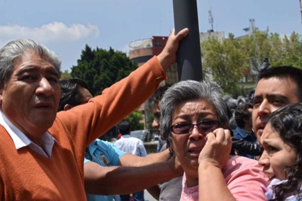 'Estuvo bastante fuerte. Los edificios empezaron a moverse. La gente está muy nerviosa. Vi a una señora que se desmayó', relató Alfredo Aguilar, de 43 años.<br/>