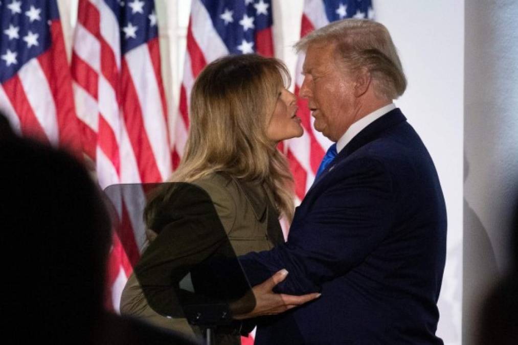 Pero Melania habría tomado venganza de las infidelidades de Trump más pronto de lo que imaginaba. La primera dama retrasó su llegada a la Casa Blanca por seis meses como parte de la estrategia para renegociar el contrato prenupcial con el magnate.