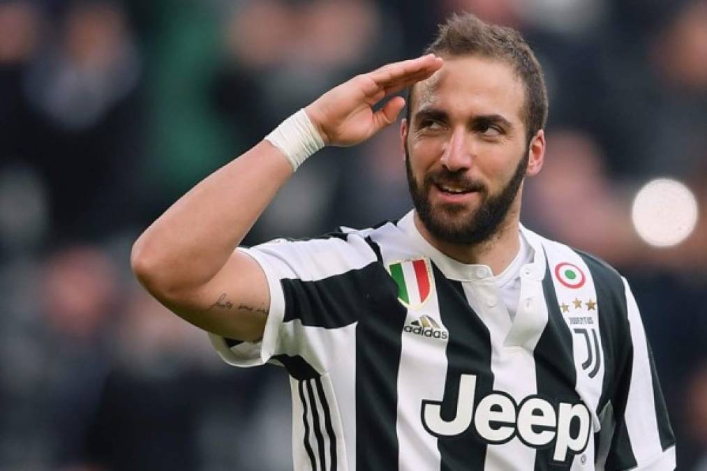 Y no podemos olvidarnos del delantero argentino Gonzalo Higuaín. Medios italianos señalan que sería dado de baja en la Juve por la llegada de Cristiano Ronaldo, el Chelsea es uno de los clubes interesados en sus servicios.