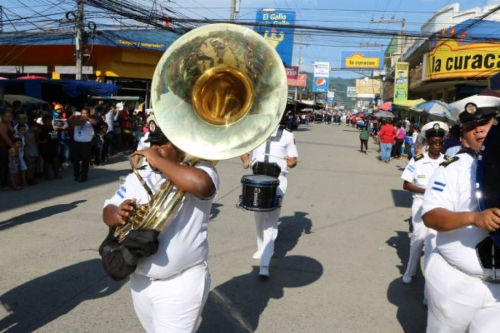 Una banda marcial toca instrumentos de viento previo al carnaval de El Progreso, ciudad fundada el 19 de octubre de 1892.