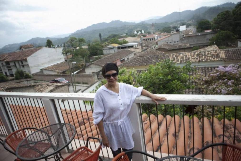 Maribel Lieberman en la ciudad colonial de Gracias, occidente hondureño, promocionando como embajadora la Marca País.