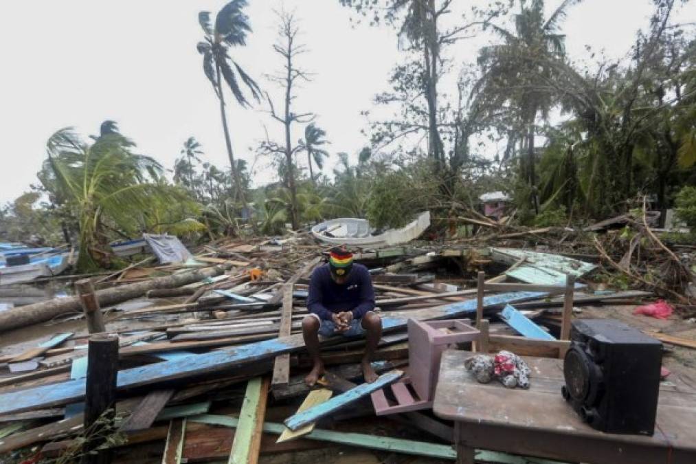 El ojo del huracán Iota partió en dos la comunidad costera de Haulover, donde tocó tierra en Nicaragua el pasado día 16 en categoría 4 de la escala Saffir-Simpson, de un máximo de 5, informaron este lunes las primeras personas en visitar la zona de impacto en el litoral Caribe.