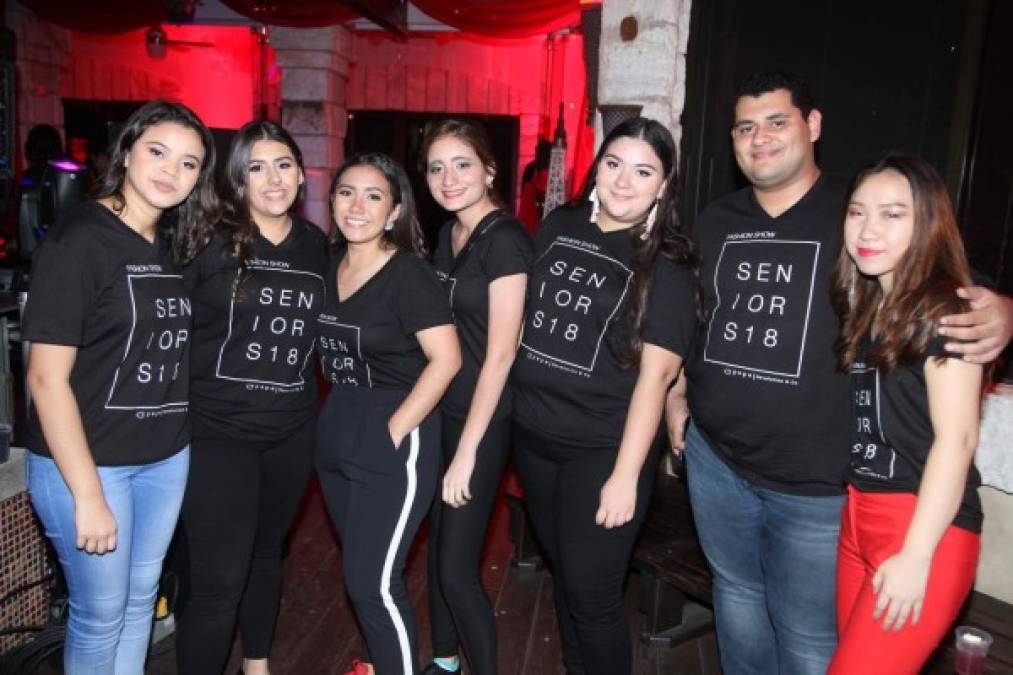 Denisse Izaguirre, María José Torres, Astrid Matute, Katherine Handal, Valentina Yénez, Eduardo Mejía y Sabrina Lee.