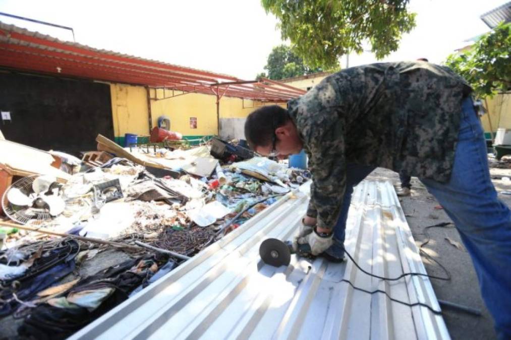 Hoy comenzaron los trabajo de remoción de los esconbros del penal sampedrano.