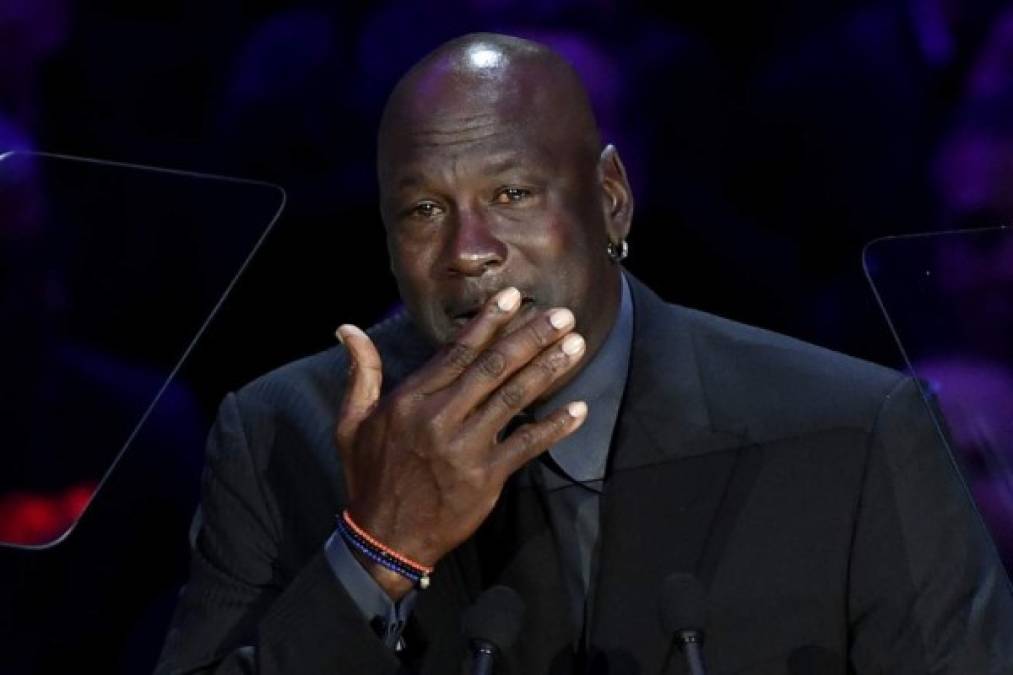 'Cuando Kobe Bryant murió una parte de mí murió': Michael Jordan resumió el sentimiento de las 20.000 personas, entre celebridades, familiares, amigos y fanáticos del fallecido ídolo de los Lakers, reunidos este lunes en un emotivo tributo en su honor en Los Ángeles.