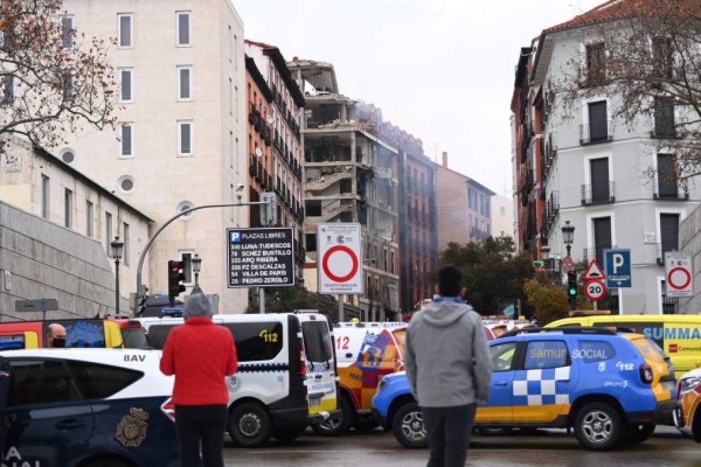 Madrid se recuperaba de la histórica nevada caída hace casi dos semanas, seguida por una ola de frío glaciar que ha dificultado la retirada del hielo y la nieve todavía presentes en numerosas calles. Foto AFP