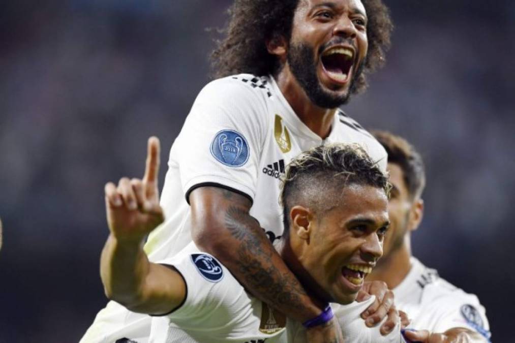 El delantero Mariano Díaz ha debutado con la camiseta del Real Madrid en la presente temporada, y lo ha hecho cerrando la goleada con un gran tanto. Momento en que era felicitado por Marcelo, uno de los mejores amigos de Cristiano Ronaldo en el club blanco.