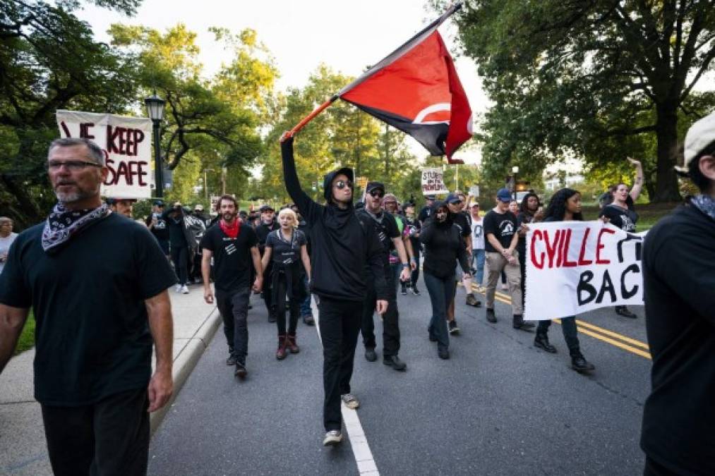 La red de extrema derecha Unite the Right protagoniza la nueva concentración en Washington a un año de los disturbios en Charlottesville, Virginia, que dejaron una mujer muerta y 19 heridos.