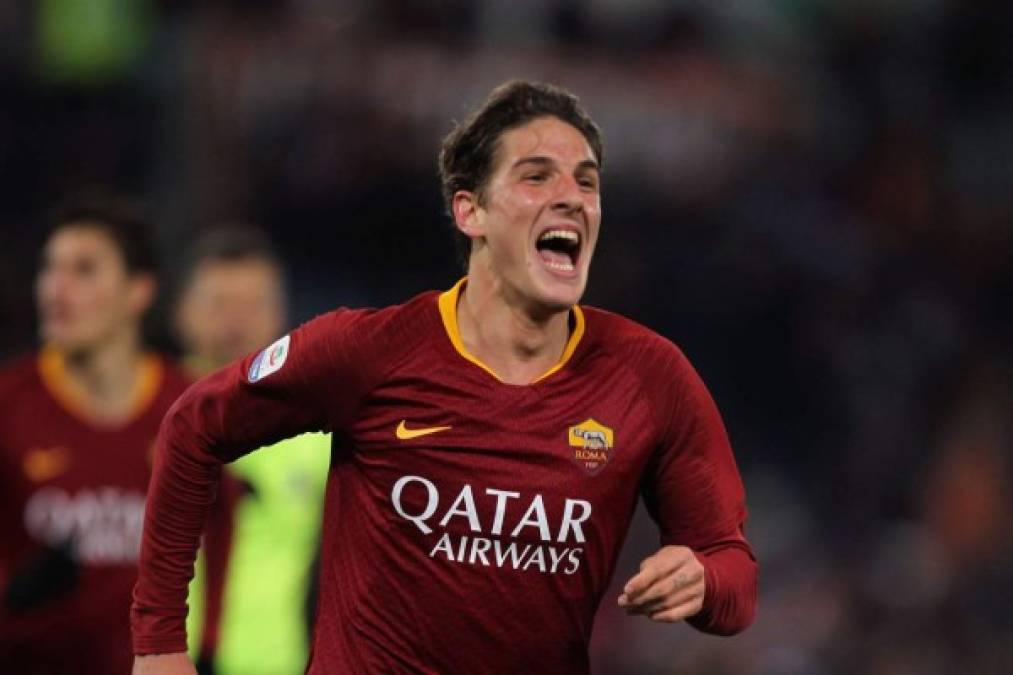 Nicolò Zaniolo: El centrocampista italiano brilla en la Roma y la Juventus se ha interesado en sus servicios.