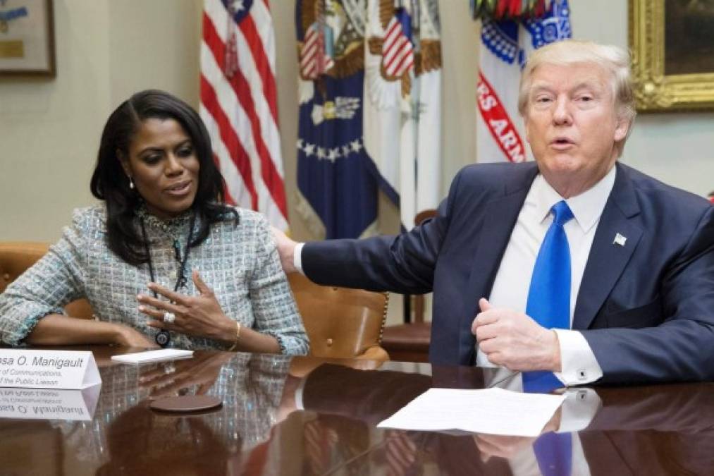 La afroamericana más destacada en el entorno de Trump, Omarosa, como todos la conocen, difundió en la cadena NBC uno de los varios audios que grabó en secreto de sus conversaciones con el mandatario, que según declaró a medios estadounidenses revelarán la personalidad 'desquiciada' de Trump.