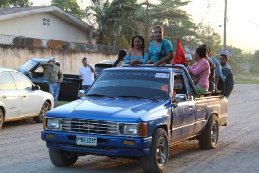 Los hondureños, una vez más, dan una lección de civismo y democracia al participar en las elecciones primarias 2017. Viajaron hasta en las pailas de los carros para ejercer el sufragio.