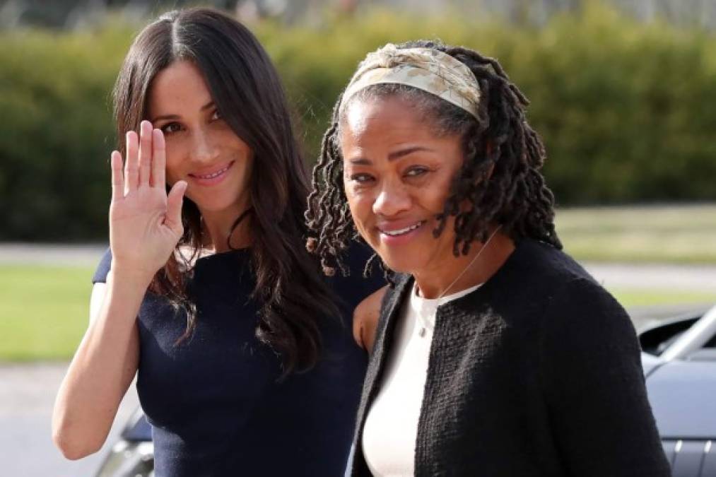 Ragland, de 61 años, conoció al padre de Meghan, Thomas Markle, en un estudio de Hollywood a fines de los 70. La pareja se divorció cuando Meghan tenía seis años de edad.