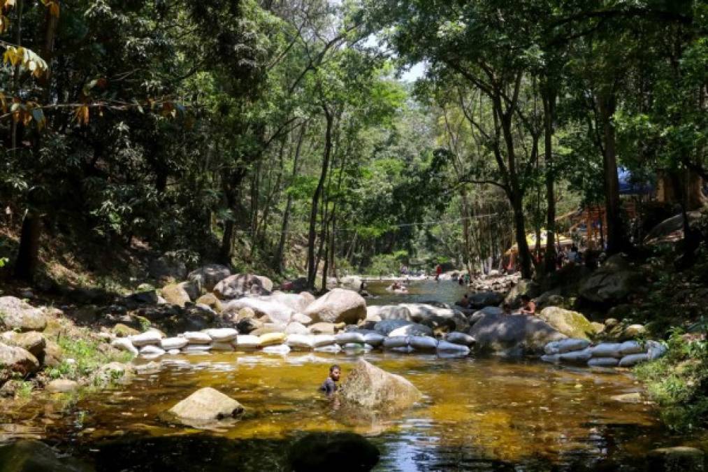 El patronato de la comunidad se dedica a mantener limpio el río y las pozas para que en el verano sea uno de los sitios más visitados.