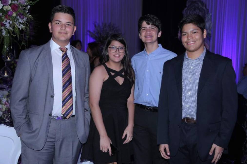 Sebastián Nassar, Montserrat y Sergio Díaz con Vicente Aguilar.