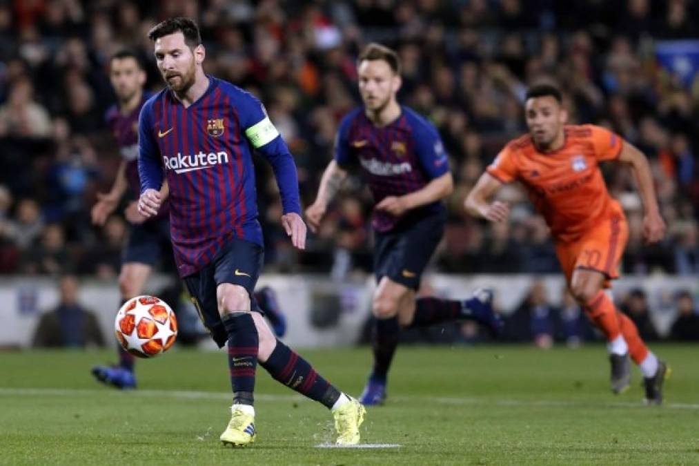 Así le pegó Messi a lo Panenka para el 1-0 del Barcelona sobre el Lyon.