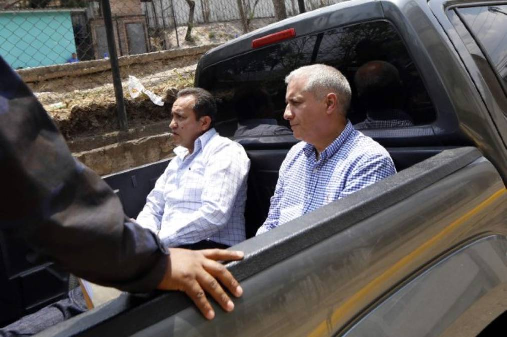 En la paila de un vehículo pick-up llegaron ayer hasta los tribunales de Sentencia Mario Roberto Zelaya, exdirector del Instituto Hondureño de Seguridad Social (IHSS), y José Ramón Bertetty, exgerente financiero de la institución para comparecer en un juicio oral y público.