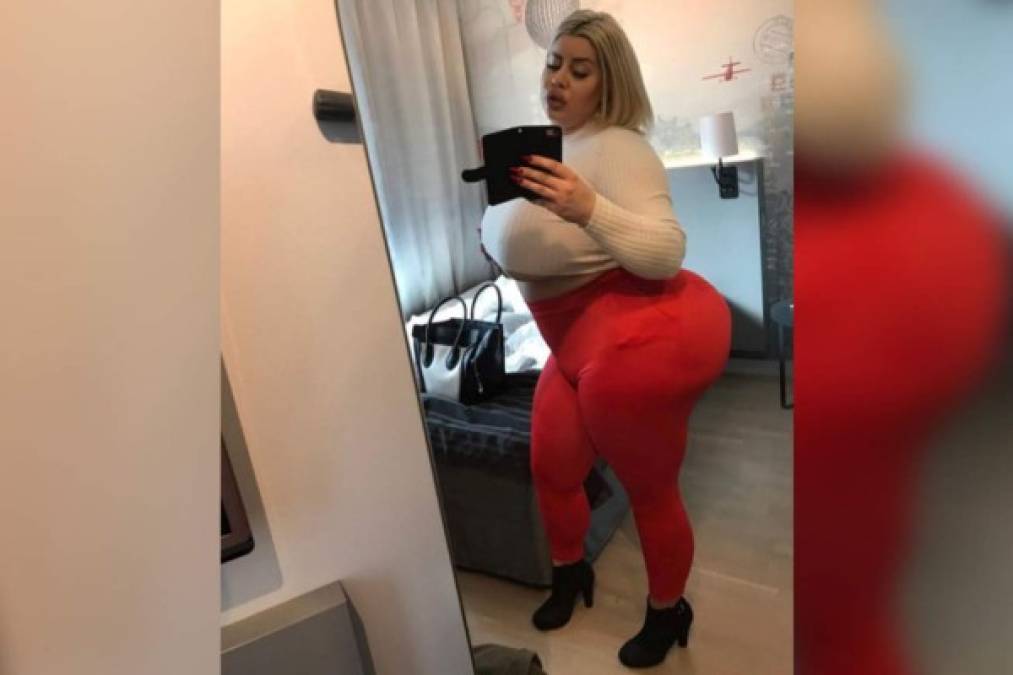 La rubia aseguró que lo primero que hace en la mañana es verse al espejo y admirar su figura, insuficientemente grande, para ella.<br/><br/>